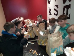 b_1024_768_0_00_images_2022_2023_WYCIECZKI_Lodowisko_337124242_1220476918583484_1768214513149356752_n